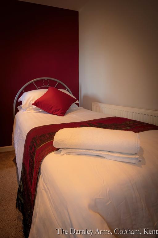 The Darnley Arms Hotel Gravesend Room photo